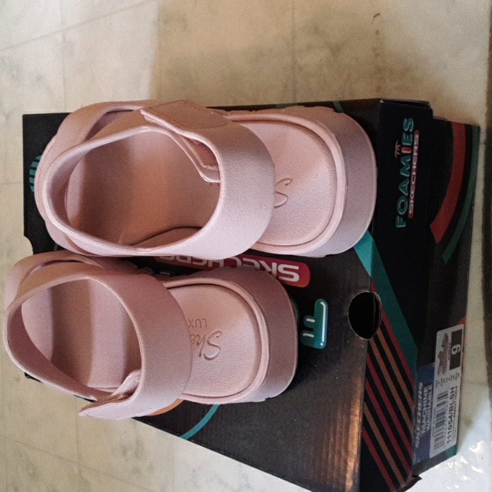 NWT Skechers Foamies - Picture 3 of 6